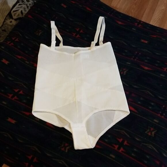 VINTAGE🌷ANOTHER YOUTHFUL CREATION🌷White Guardle New - Picture 1 of 9